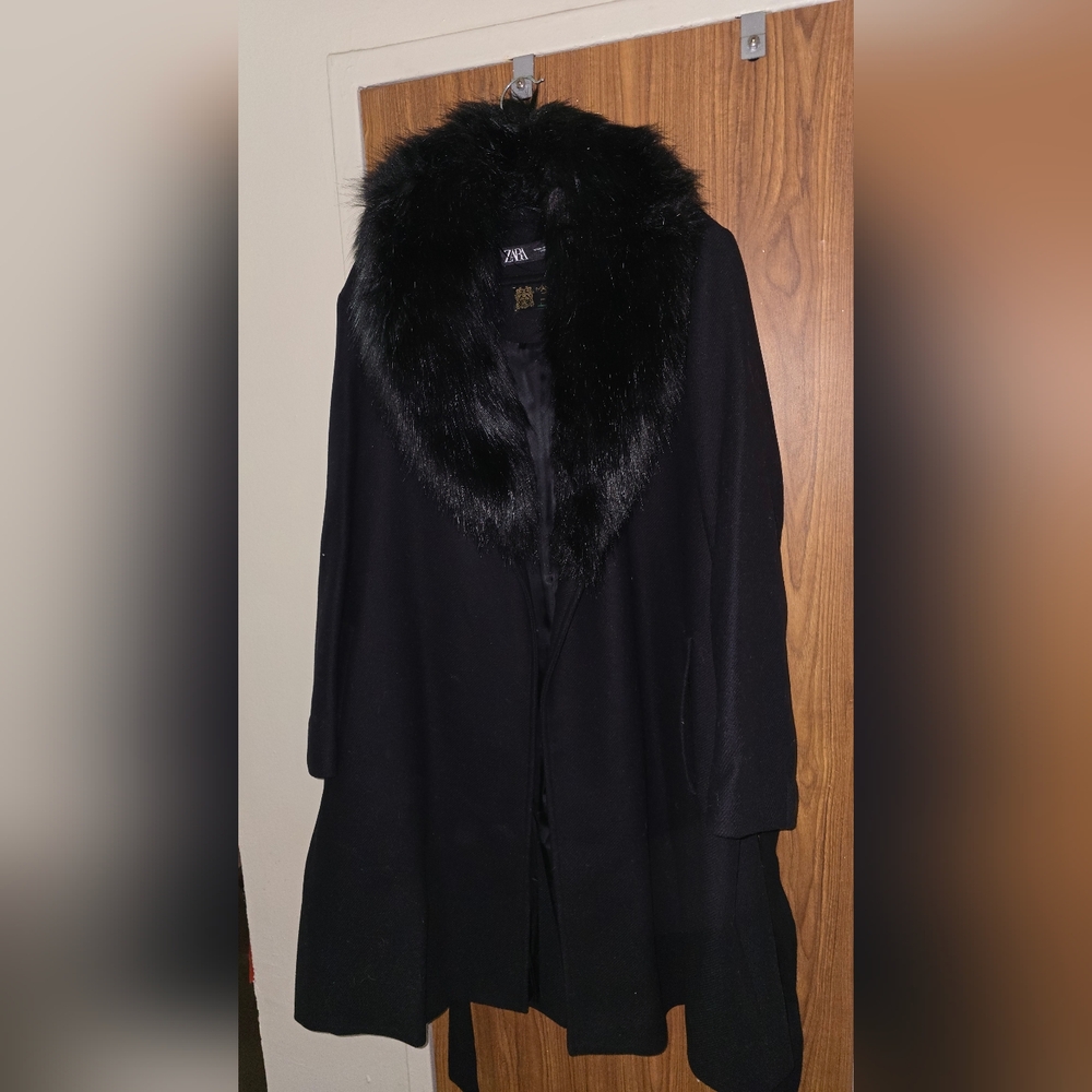 Zara Elegant Black Coat with Plush Fur Trim